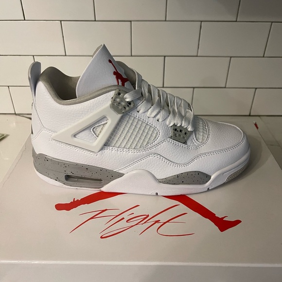 Men’s Jordan Retro 4 White Oreo Size 7. - Picture 1 of 8
